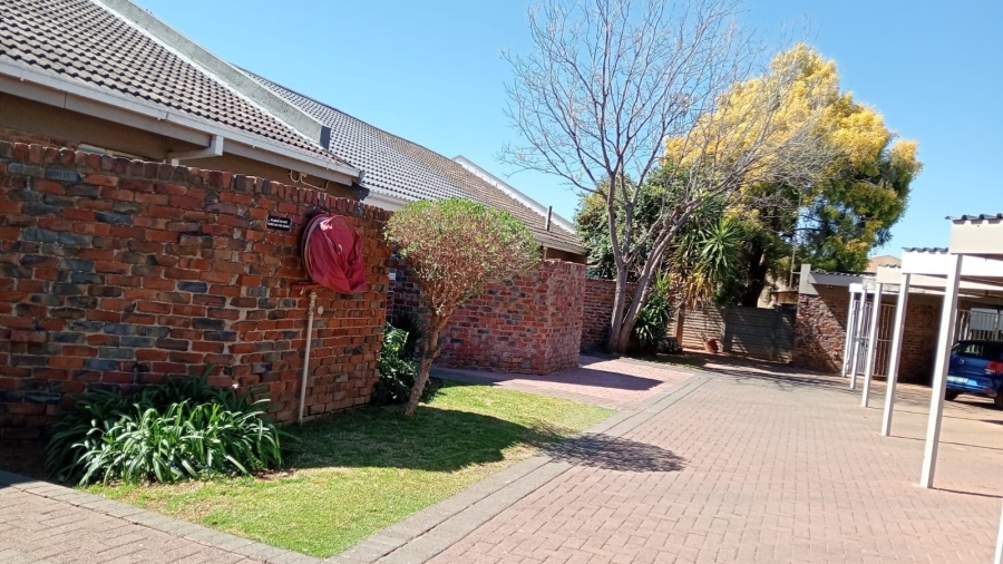 2 Bedroom Property for Sale in Pellissier Free State